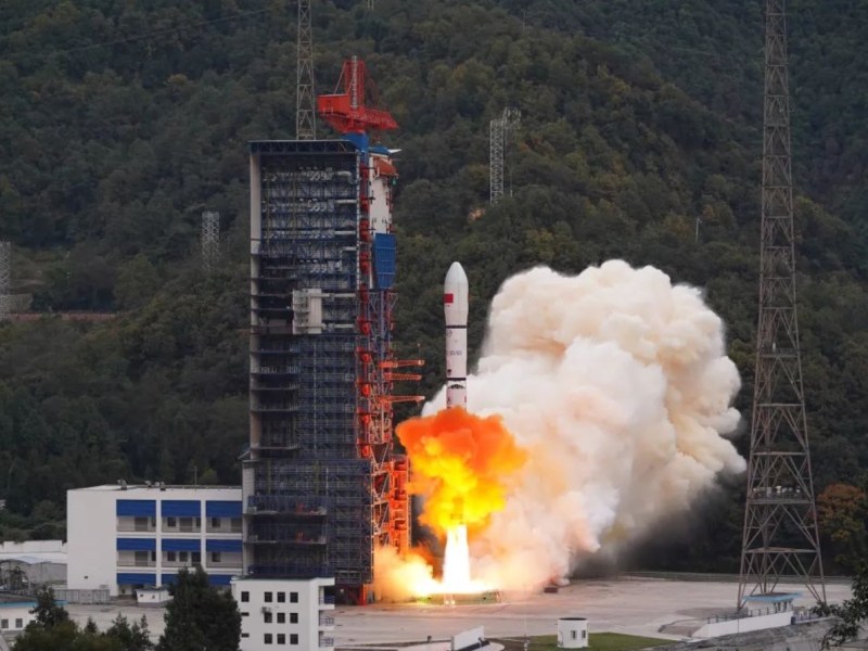 A Long March 2D lifts off from Xichang, Nov. 23, carrying satellite internet test satellites. Credit: Ourspace