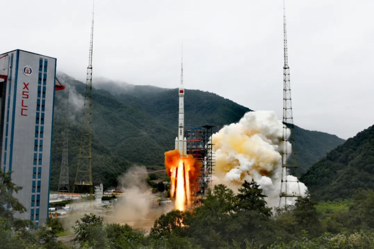 Shijian-21 lifting off atop a Long March 3B on Oct. 24, 2021. The Shijian-21 spacecraft later successfully docked with a defunct Chinese satellite to alter its orbit.